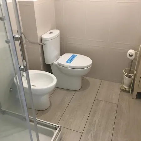 Piazza Delle Pasque Veronesi 5 Apartment *